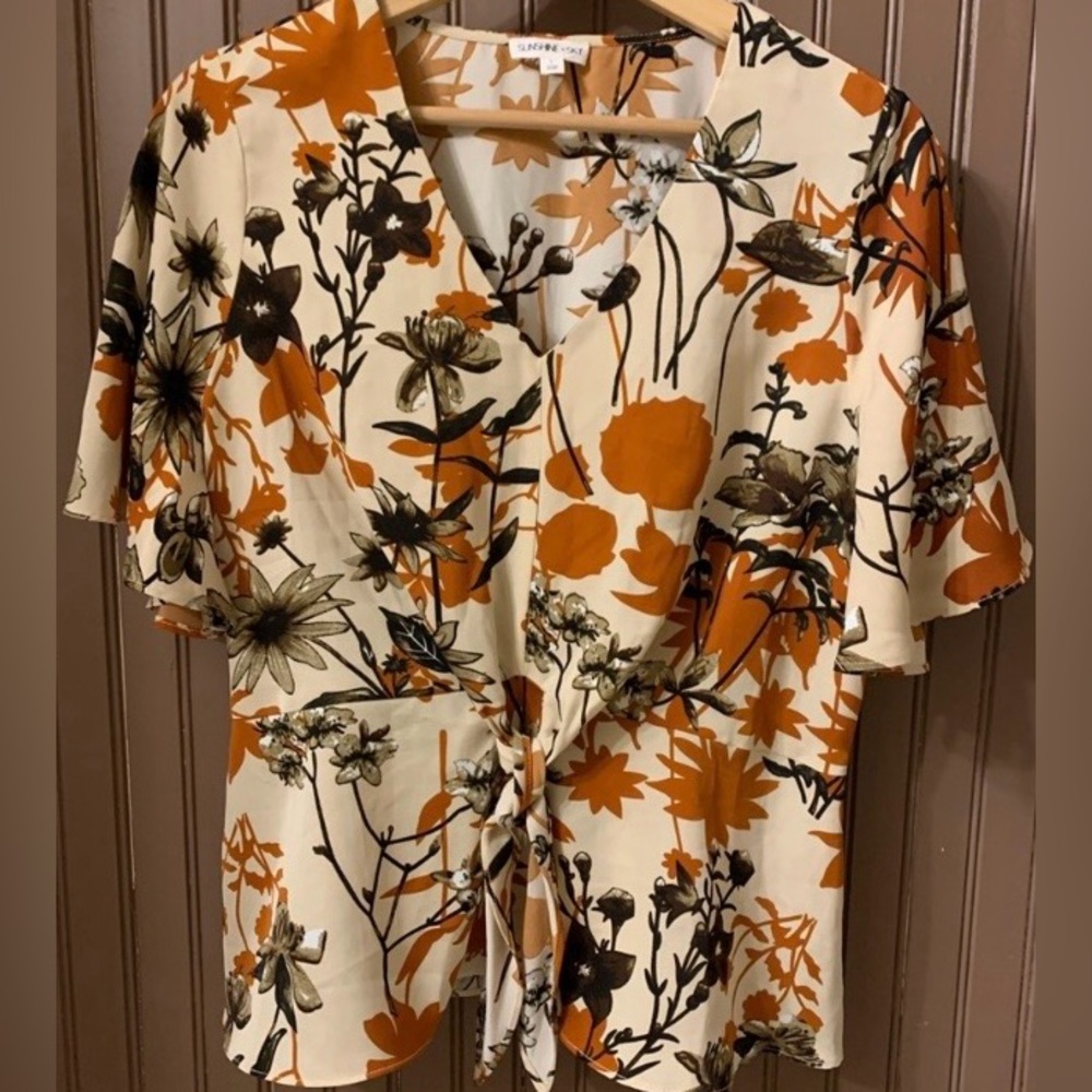 Chic Floral Blouse with Tie-Front - Orange and Cream